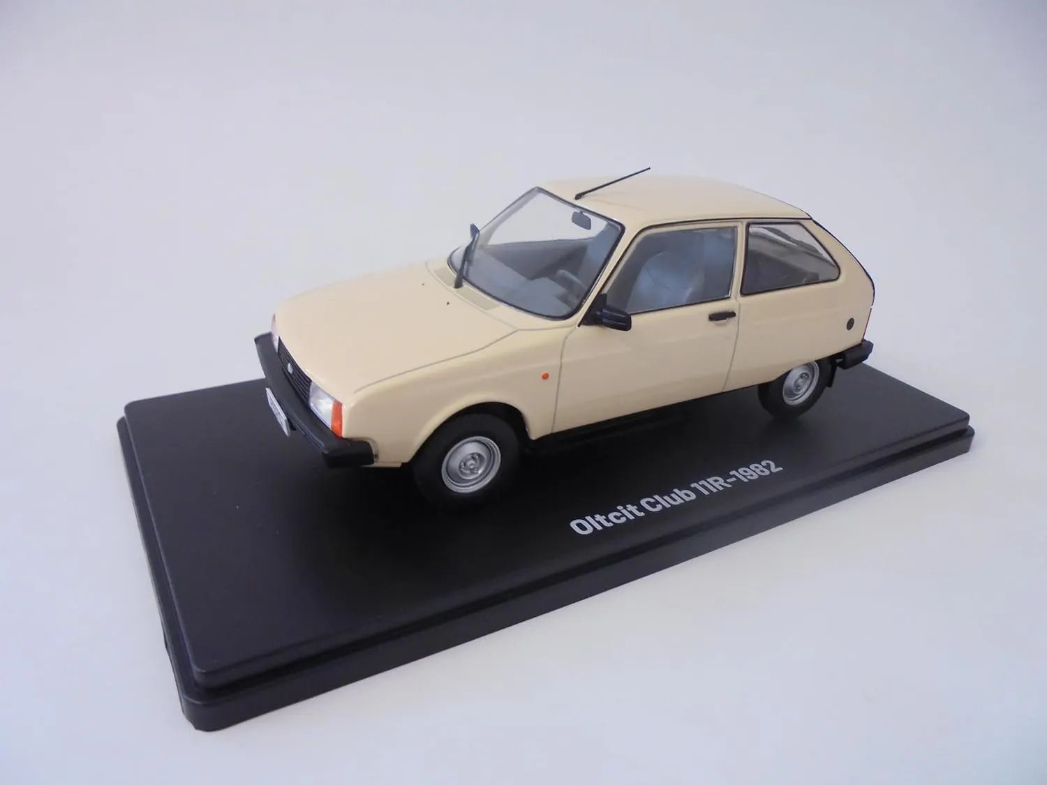 - Collectible Model car 1/24 Compatible with Oltcit Club 11R (1982) VQR13