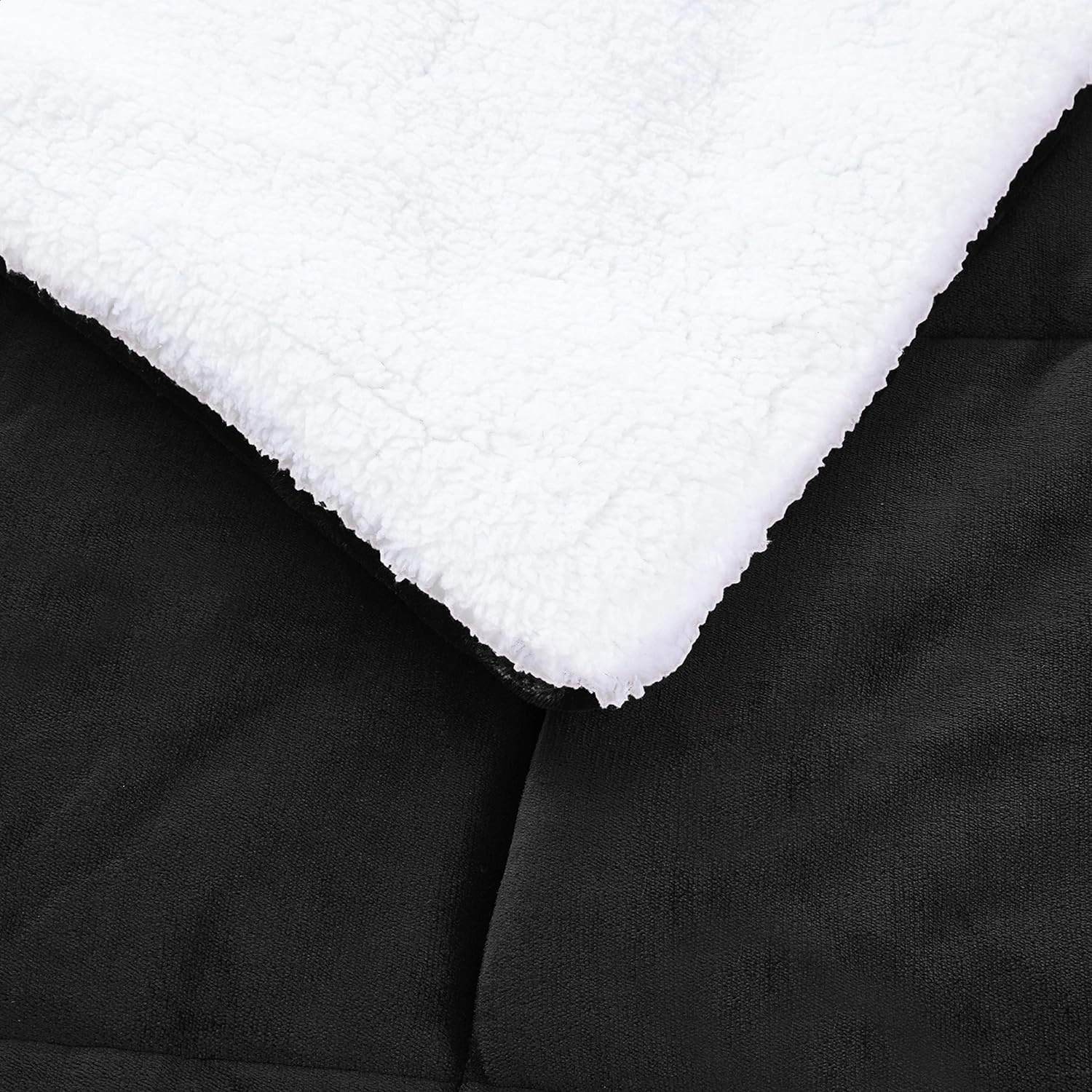 Amazon Basics 3 Piece Bedding Set, Micromink Sherpa, Ultra-Soft, Warm All Season Comforter, King, Black, Solid