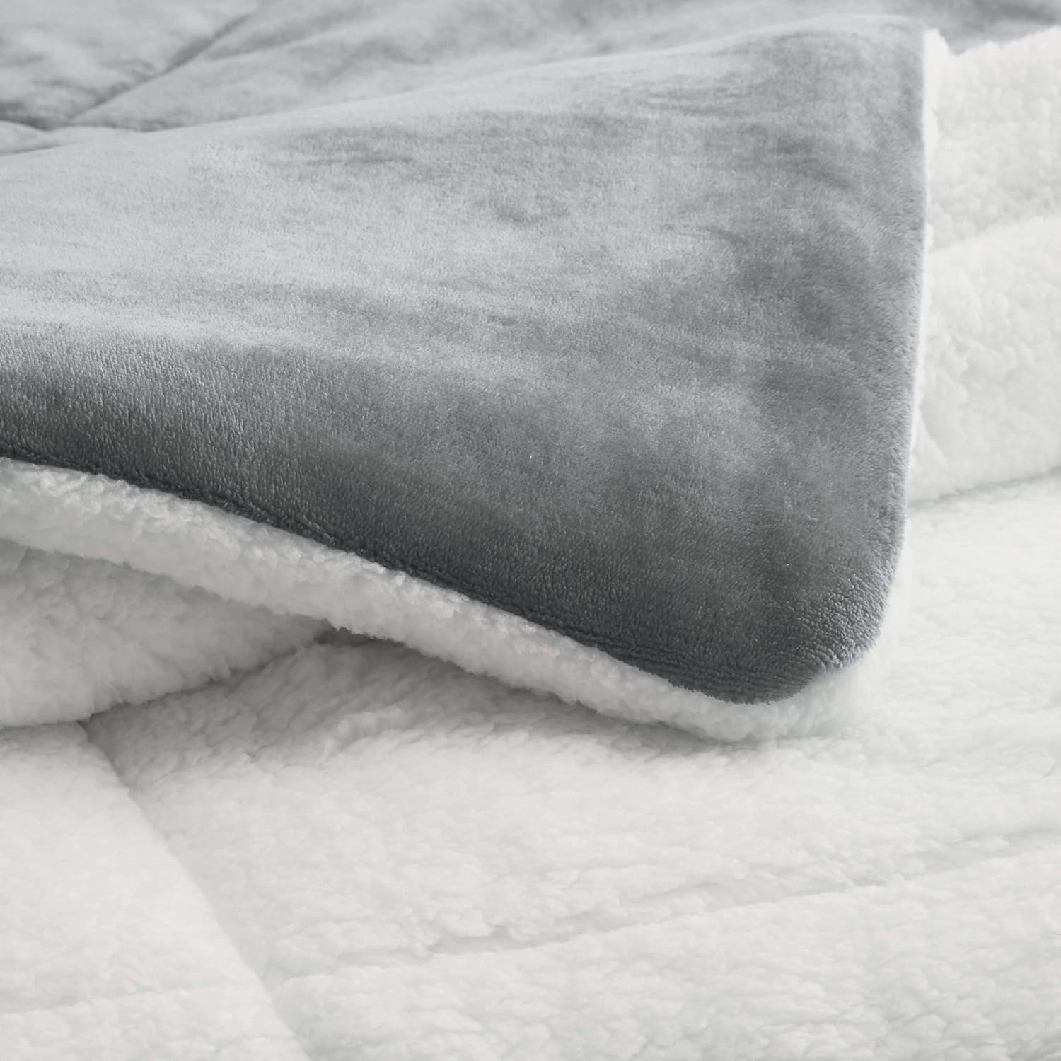 Amazon Basics 3 Piece Bedding Set, Micromink Sherpa, Ultra-Soft, Warm All Season Comforter, King, Charcoal, Solid