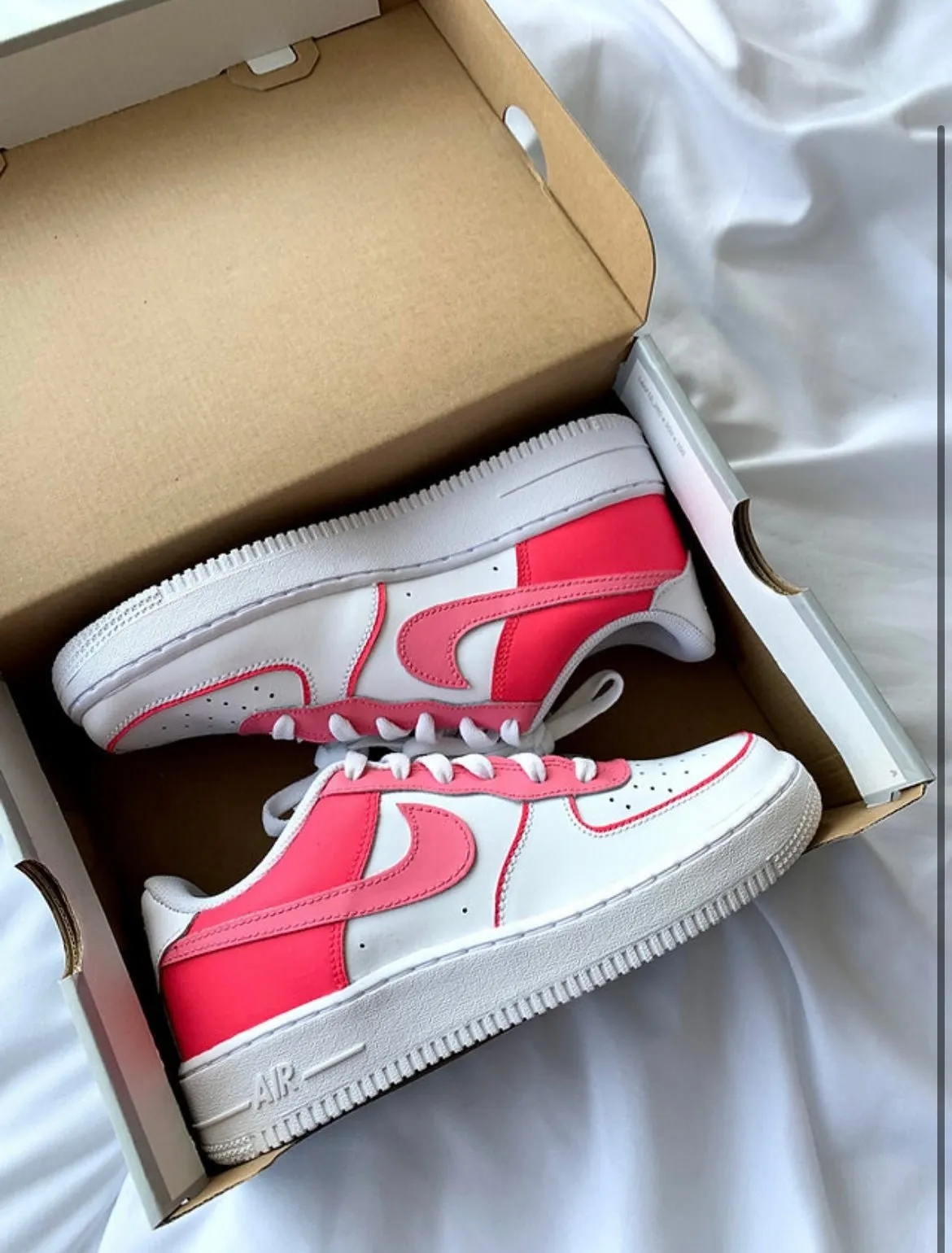 Custom Nike AIR Force 1 Sneaker - Pink Details