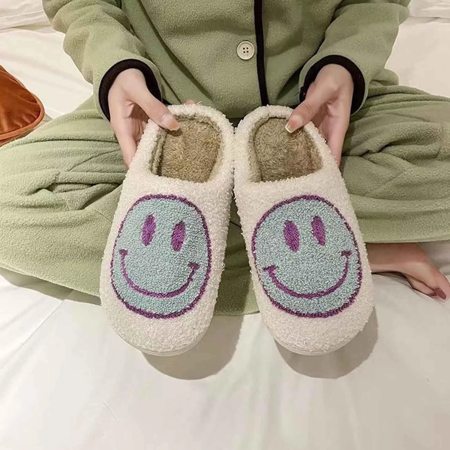 House Slippers for Women Indoor,Retro Smile Face Slippers,Casual Unisex House Shoes Memory Foam Slippers Indoor and Outdoor Warm Plush Bedroom Shoes with Faux Fur Lining