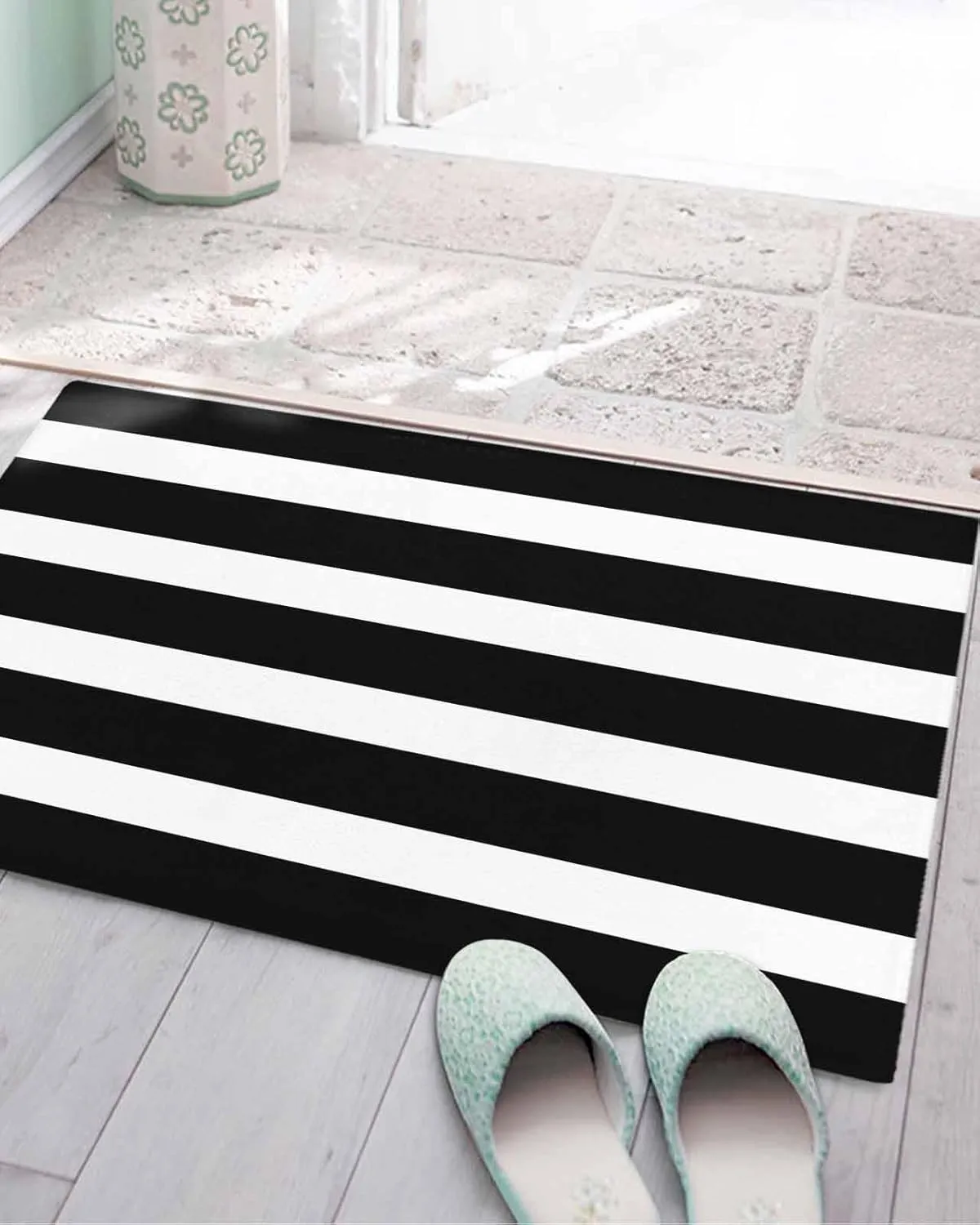 Indoor Doormat Modern Stripes Lines,Shaggy Floor Mat with Non-Skid Backing Classic Black and White,Machine Washable Plush Area Rug Carpets for Kitchen Nursery Bedroom