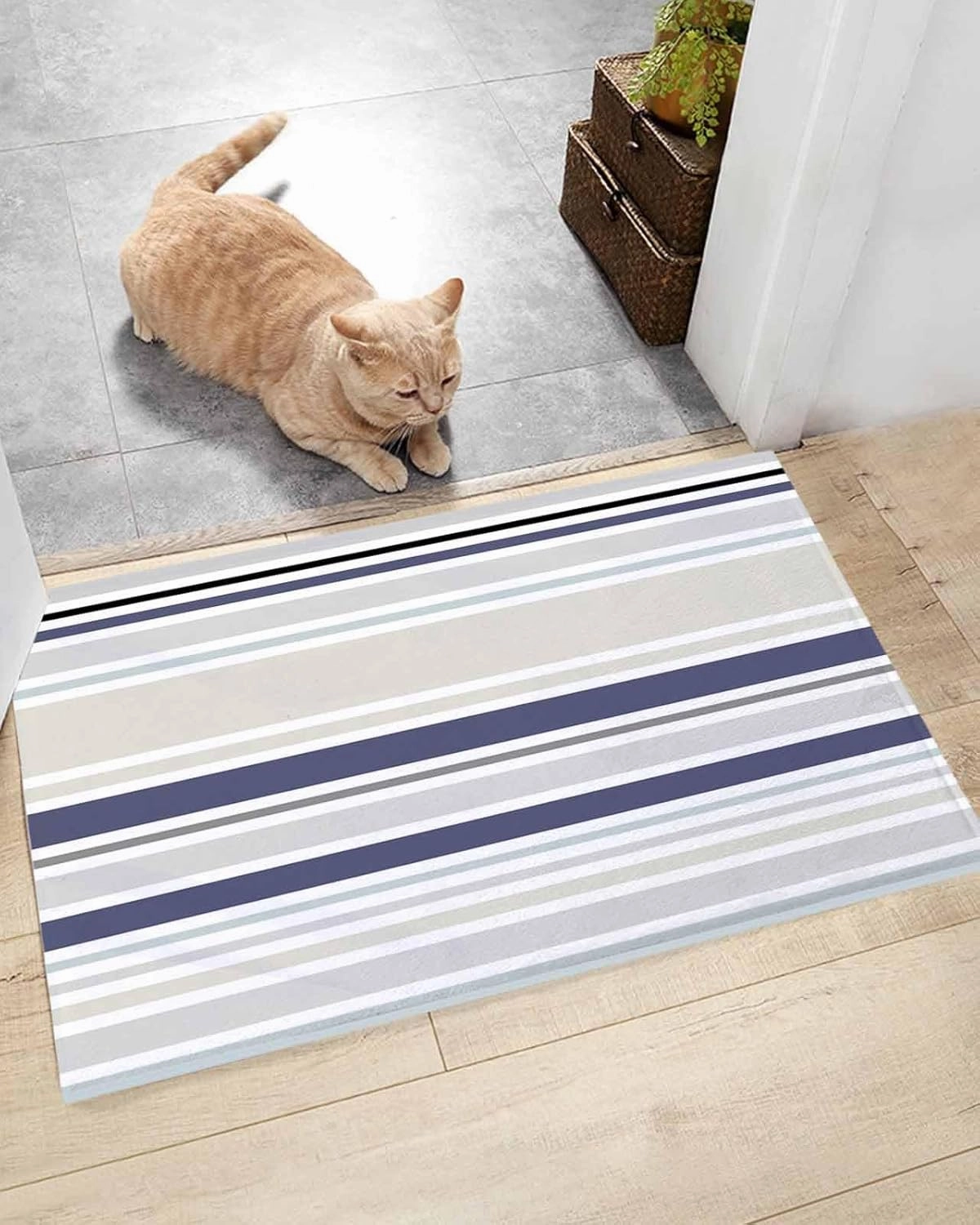 Indoor Doormat Classic Stripes Retro,Shaggy Floor Mat with Non-Skid Backing Blue Beige White,Machine Washable Plush Area Rug Carpets for Kitchen Nursery Bedroom