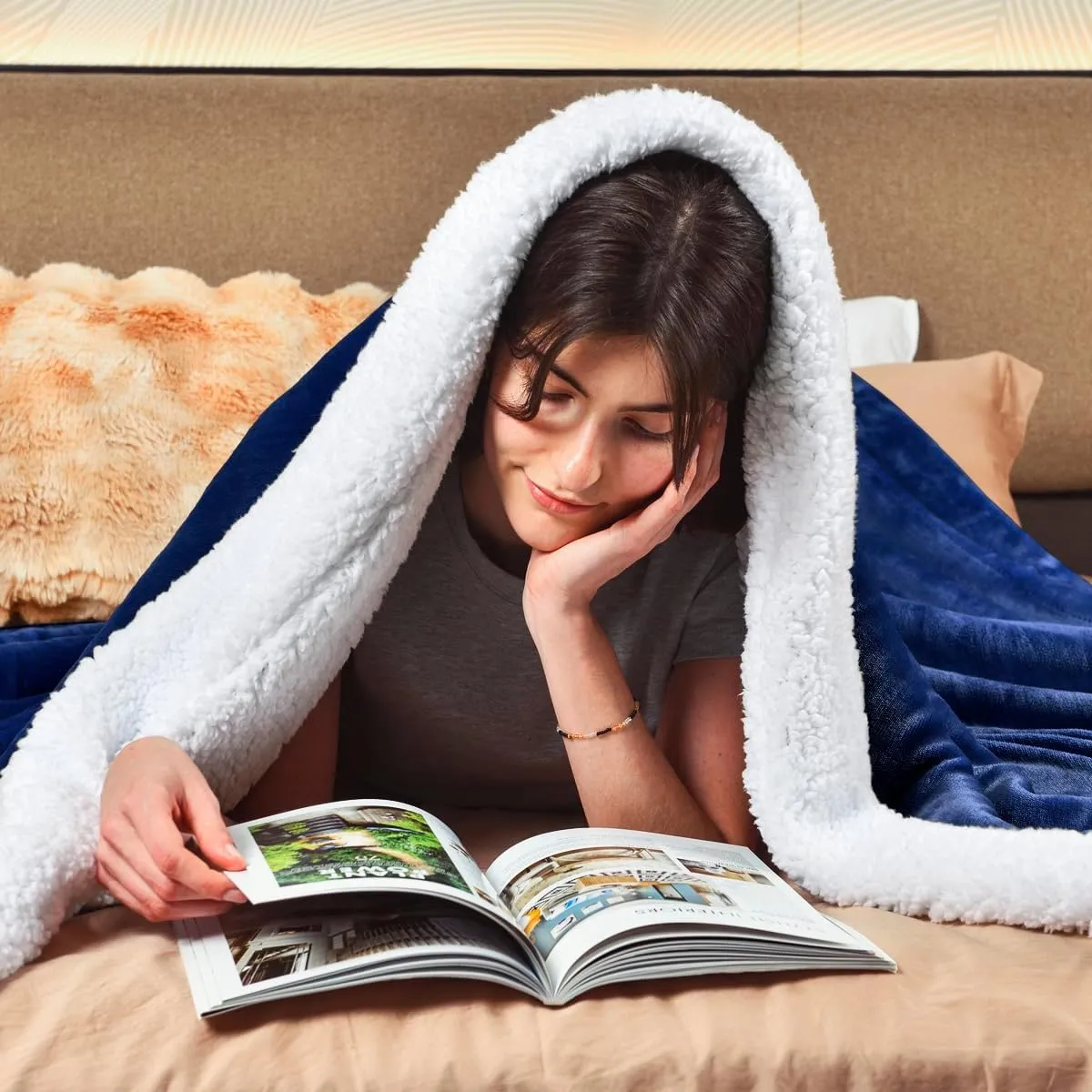 KAWAHOME Sherpa Fleece Queen Size Blanket for Bed - Extra Warm and Heavy Thick Blankets for Winter, Super Soft 500GSM Plush Blanket, 90"X 90" Navy Blue