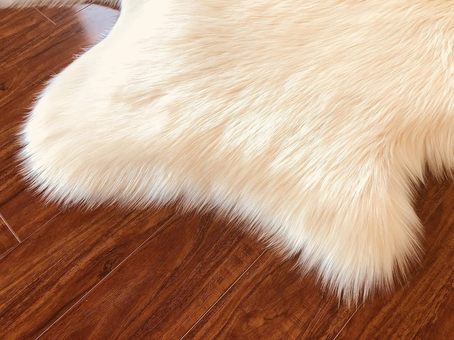 LAMBZY Faux Sheepskin Soft Hypoallergenic Free Shape Silky Shag Rug, Luxury Shaggy Silky Plush Carpet for Bedrooms Rugs Living Room Kids Rooms Sofa Floor Rugs (Single 2'x3', 60x90cm Cream)