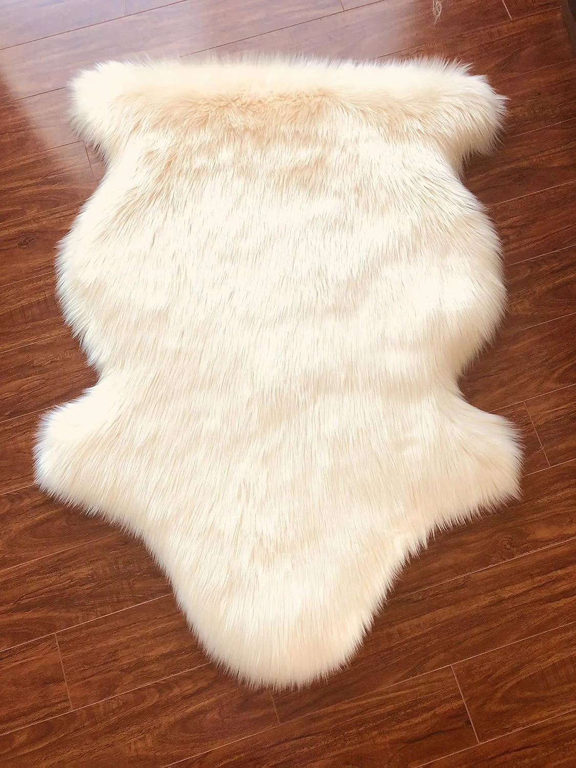 LAMBZY Faux Sheepskin Soft Hypoallergenic Free Shape Silky Shag Rug, Luxury Shaggy Silky Plush Carpet for Bedrooms Rugs Living Room Kids Rooms Sofa Floor Rugs (Single 2'x3', 60x90cm Cream)