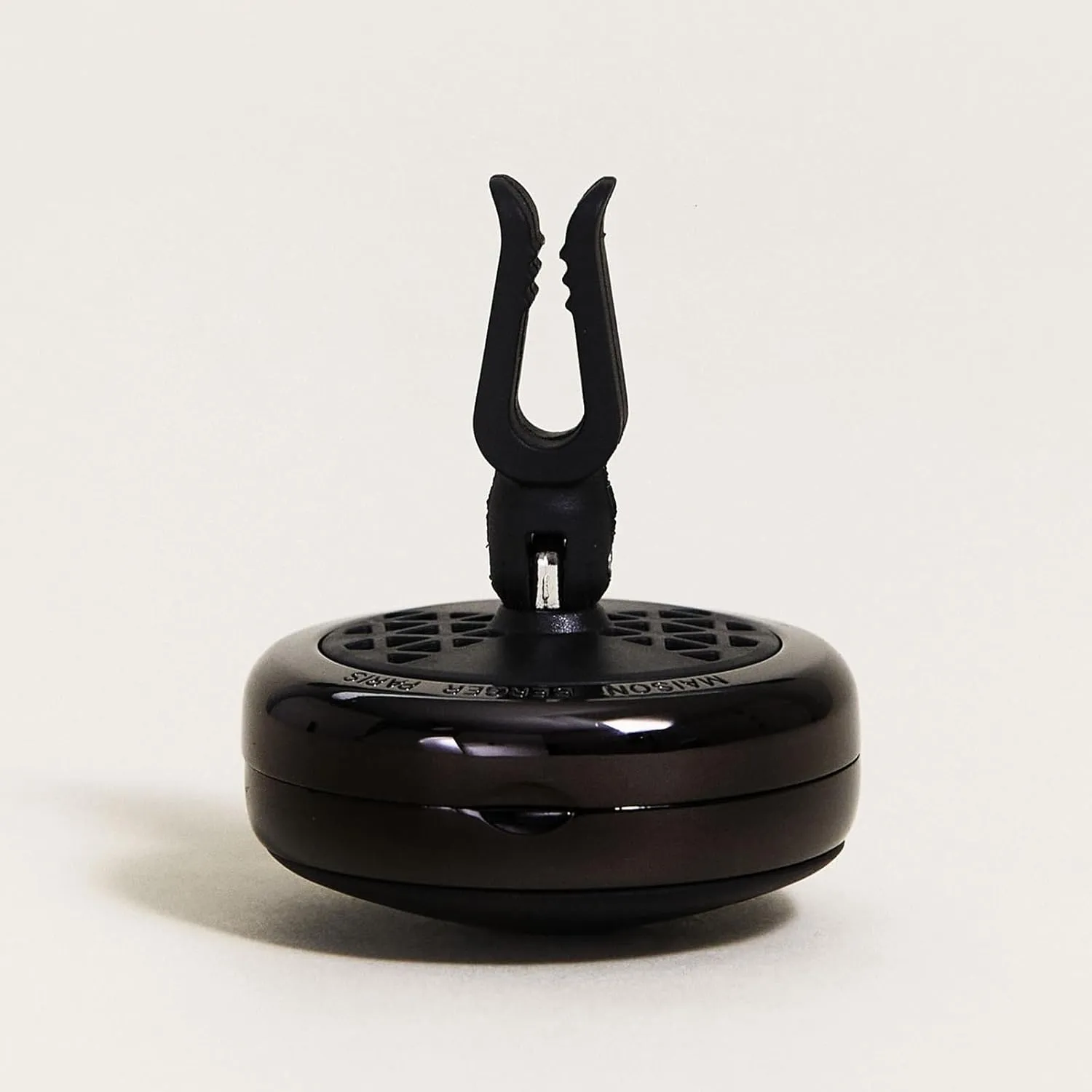 MAISON BERGER - Adjustable Refillable Car Air Freshener Vent Clip Diffuser Set - 1.75" Diameter x 1.25" Depth - Made in France (On/Off Smart - Black)