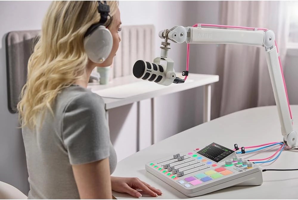 RØDE RØDECaster Pro II All-in-One Production Solution for Podcasting, Streaming, Music Production and Content Creation (White)