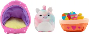 Squishville by Squishmallows SQM0061 Room Set, Playroom, Mini-Squishmallow and 2 Plush Accessories, Marshmallow-Soft Animals, Toys