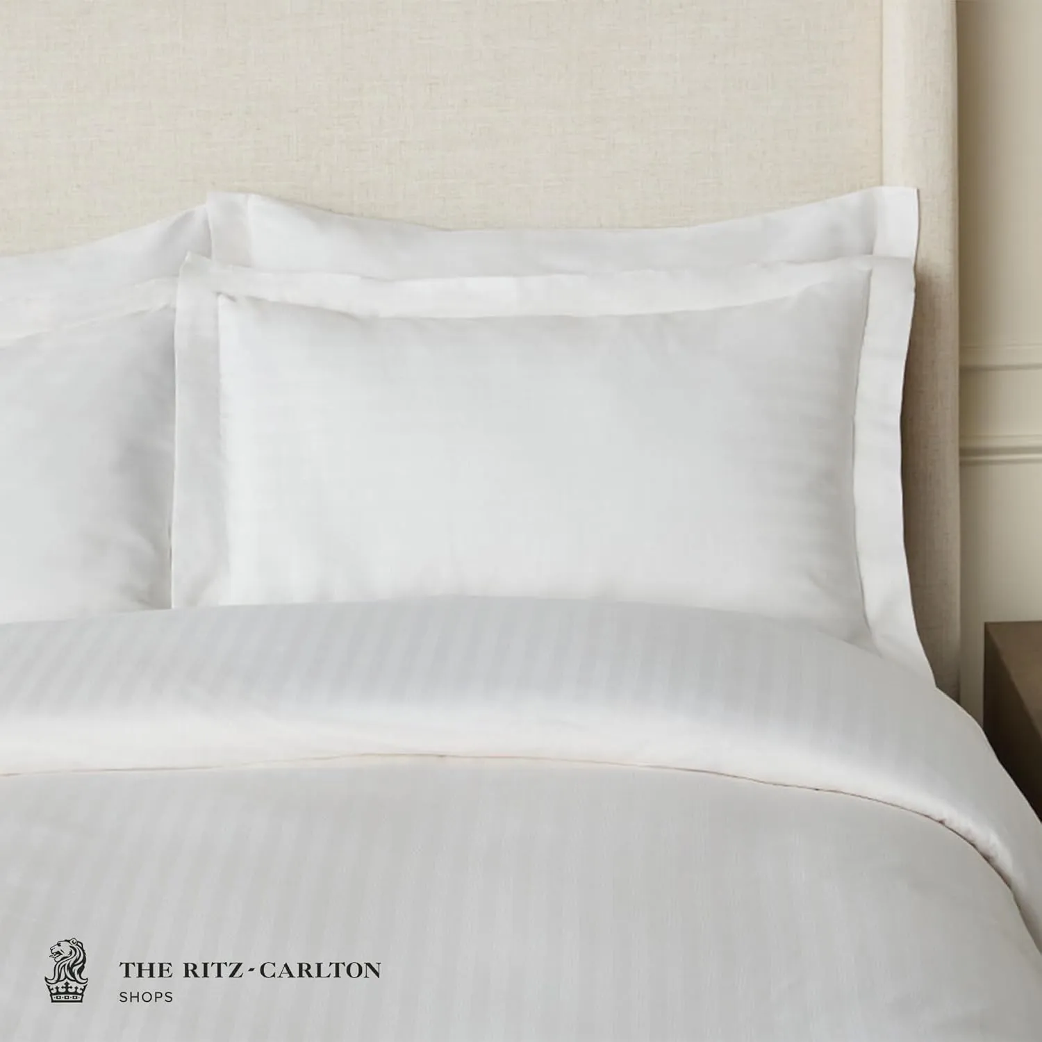 The Ritz-Carlton Down Alternative Pillow - Supportive Hypoallergenic Pillow - Queen (30" x 20")