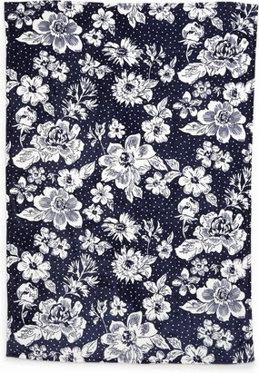 Vera Bradley Collegiate Plush XL Throw Blanket (Multiple Teams Available), Navy/White Rain Garden